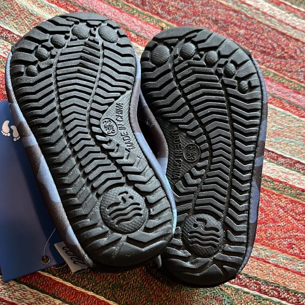 WateLves Blue Camo Kids swim yoga water shoes  size EU 22/23 US 5.5/6